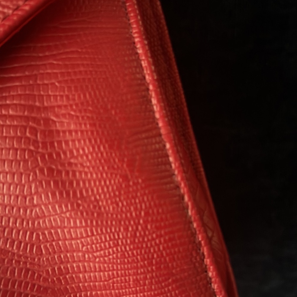 RED PURSE - Picture 3 of 6